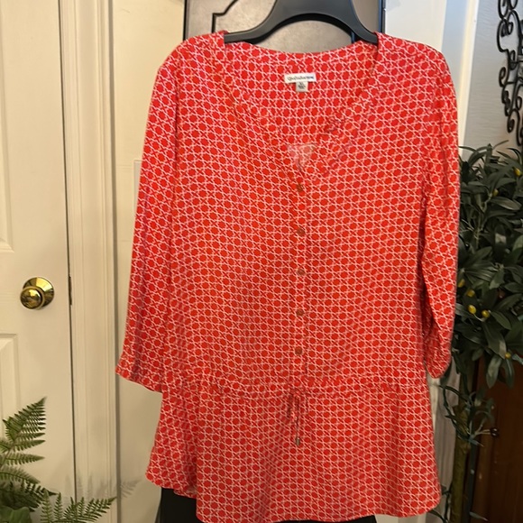 croft & barrow Tops - Croft and Barrow drawstring bottom blouse red and white.